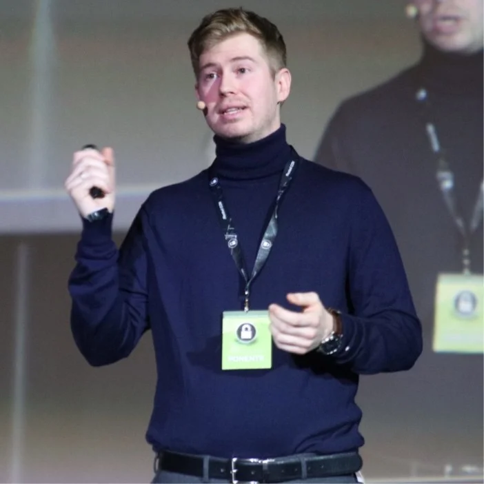 Hackavis - Invitado experto en ciberseguridad en Un Podcast Seguro